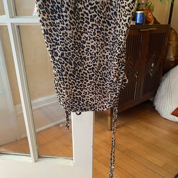 BRAND NEW RUCHED FRONT LEOPARD PRINT MINI SCRUNCH TIE DRESS - Picture 2 of 4